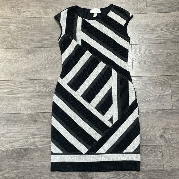 Joseph Ribkoff Dresses & Skirts - Joseph Ribkoff stripped black gray PRINT SLEEVELESS SHEATH DRESS